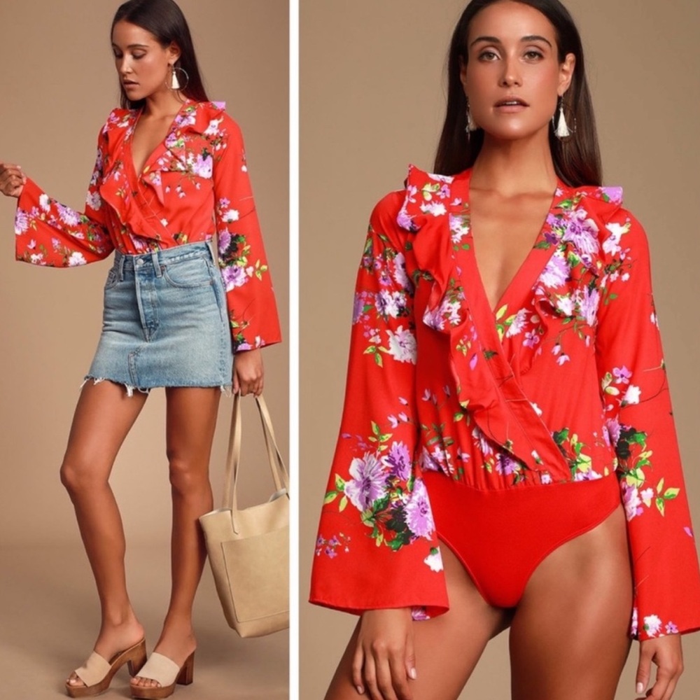 lulu's 𖤓 red floral, wrap flare sleeve bodysuit. nwot.